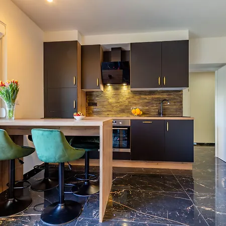 Luxury Hedone Near The Bridge With Private Zone * زادار