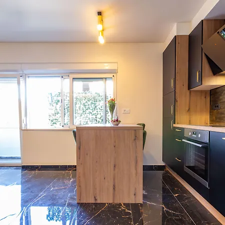 Luxury Hedone Near The Bridge With Private Zone * زادار